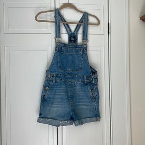 Urban outfitter demin short overalls!